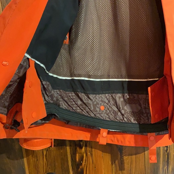 Patagonia Waterproof Insulated Ski Jacket - Picture 13 of 14